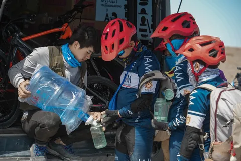 骑行途中补充饮水